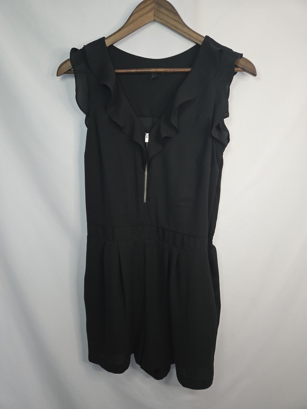 Express Black Sleeveless V‑Neck Ruffle Trim Romper – Size 8